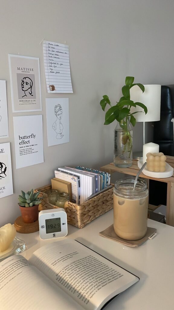 19 Lovely Housewarming Gift Ideas for a Home Office 4 a8116c97053bcbf3d77bb41795b55397