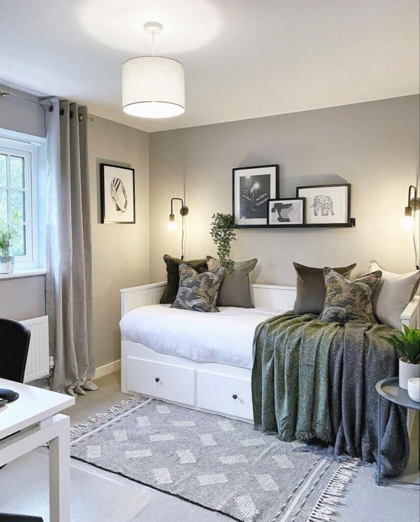 How to Create a Cozy Office with a Daybed 4 b3ae0ea3a445be91006cd69fbfa444e4 1