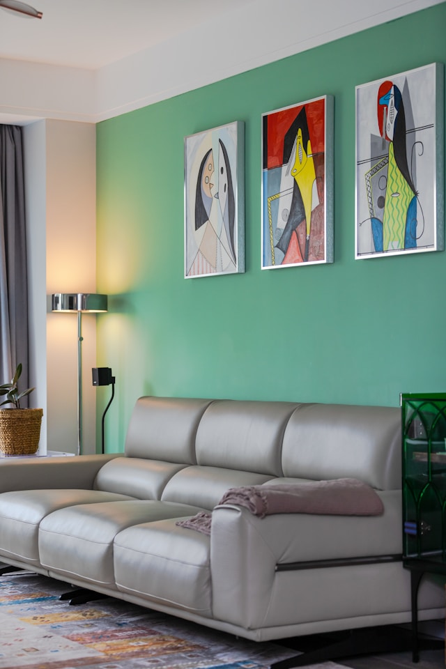 15 Chic Women’s Home Office Ideas (That Will Give Your Office a Fashion Headquarters Vibe) 2 miles chang WBF dgjQEfI unsplash