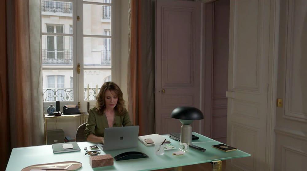 15 Chic Women’s Home Office Ideas (That Will Give Your Office a Fashion Headquarters Vibe) 12 savoir office 1