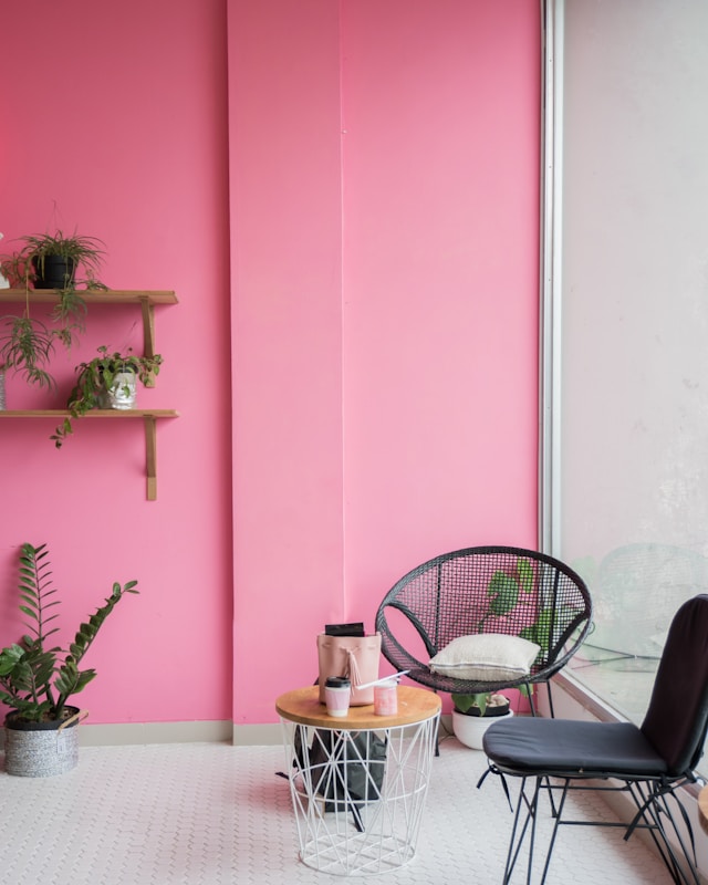 15 Chic Women’s Home Office Ideas (That Will Give Your Office a Fashion Headquarters Vibe) 4 stefen tan lYLeIM2W cw unsplash