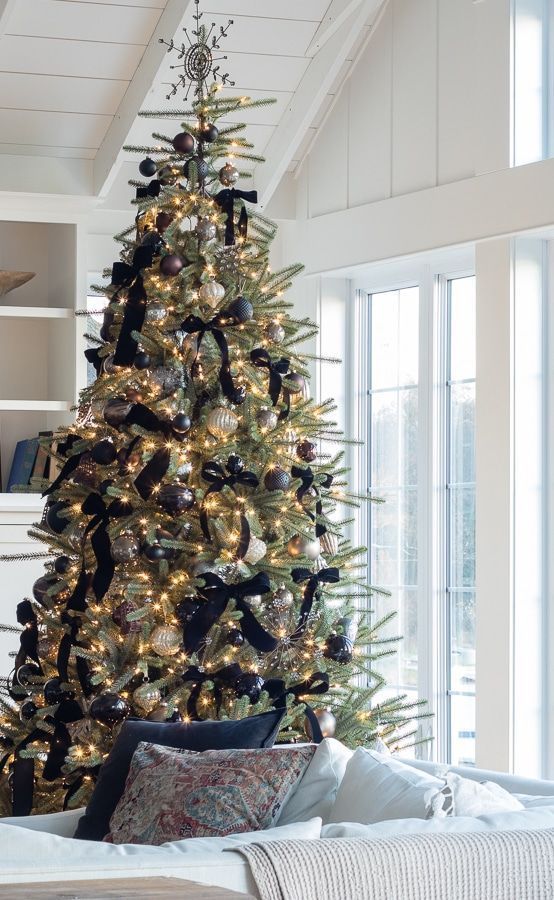 17 Velvet Christmas Tree Decor Ideas 2 velvet christmas tree 1