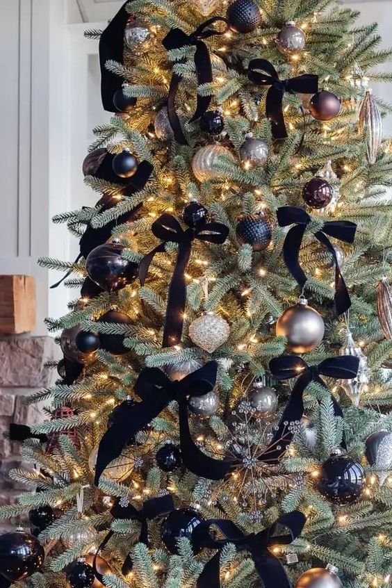 17 Velvet Christmas Tree Decor Ideas 10 velvet christmas tree 10