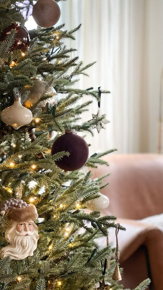 17 Velvet Christmas Tree Decor Ideas 17 velvet christmas tree 12
