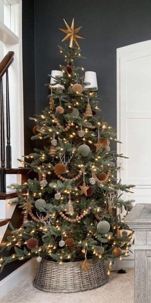 17 Velvet Christmas Tree Decor Ideas 1 velvet christmas tree 2