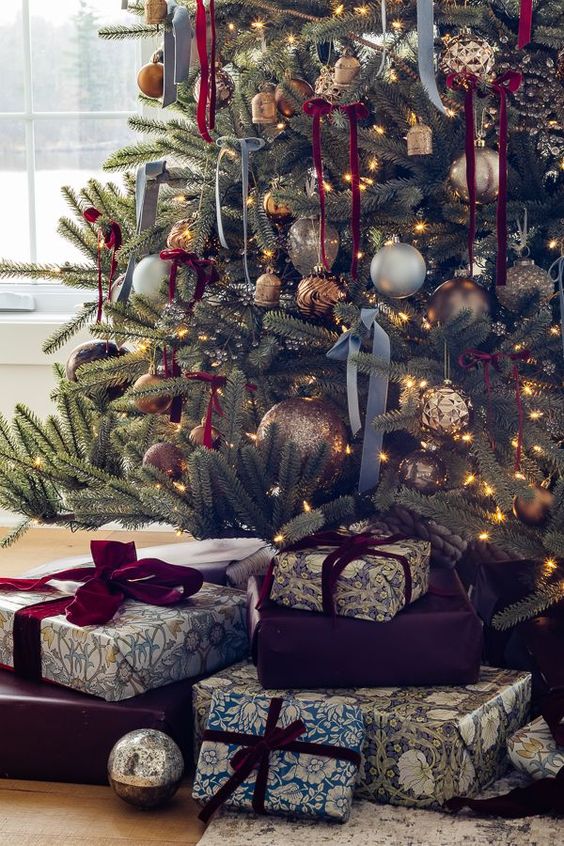 17 Velvet Christmas Tree Decor Ideas 4 velvet christmas tree 3