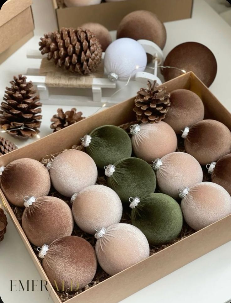 17 Velvet Christmas Tree Decor Ideas 16 velvet christmas tree